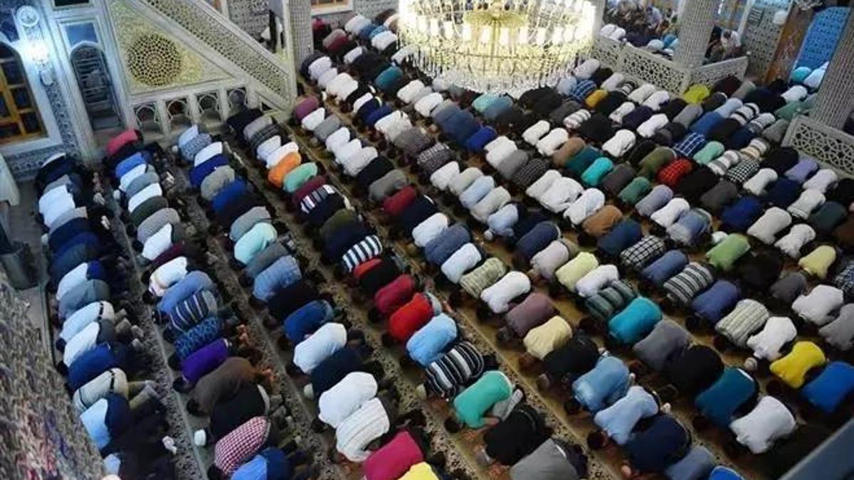 BERAT KANDİLİ Namazı Nasıl Kılınır? Berat Gecesinde, Kandil Namazı Nasıl Kılınır, Kaç Rekat? Berat Kandili Gecesi Namazı Ne Zaman, Saat Kaçta Kılınır?