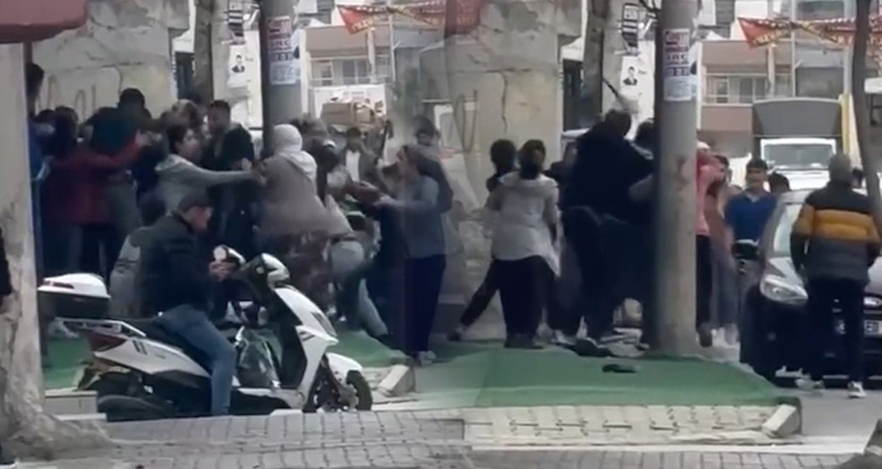 ‘Yol verme’ kavgasında ortalık savaş alanına döndü