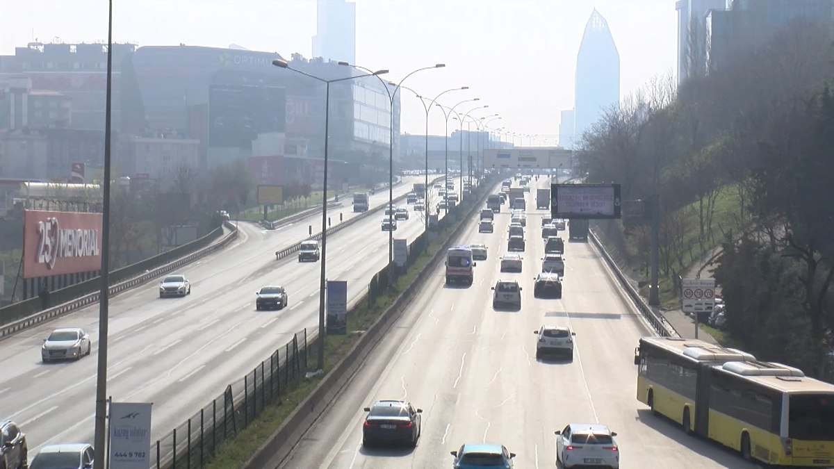 İstanbul’da 9 günlük bayram tatilinin ilk gününde yollar boş kaldı